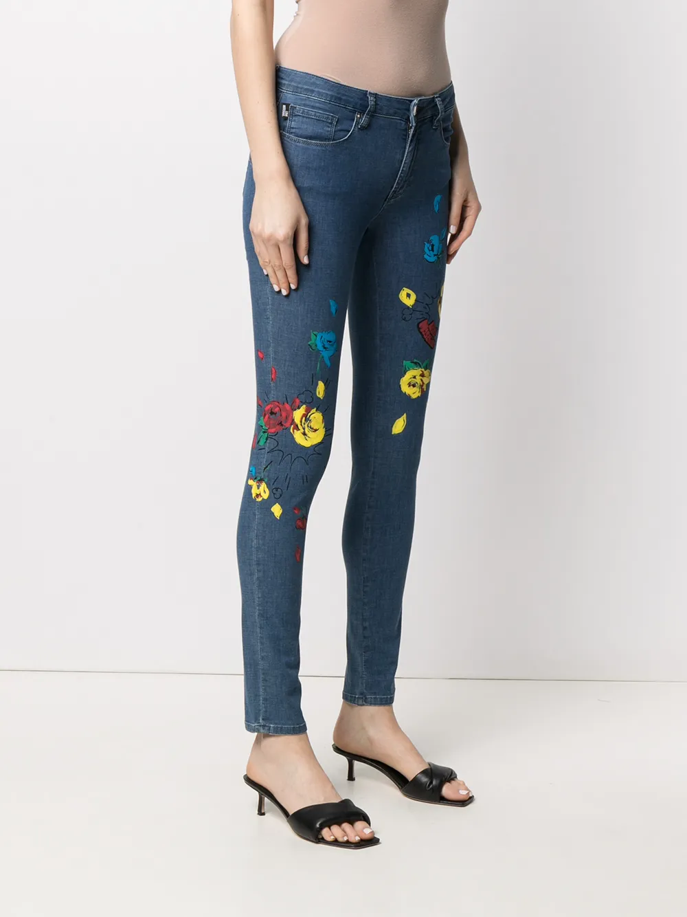 фото Love moschino джинсы скинни с цветочным принтом