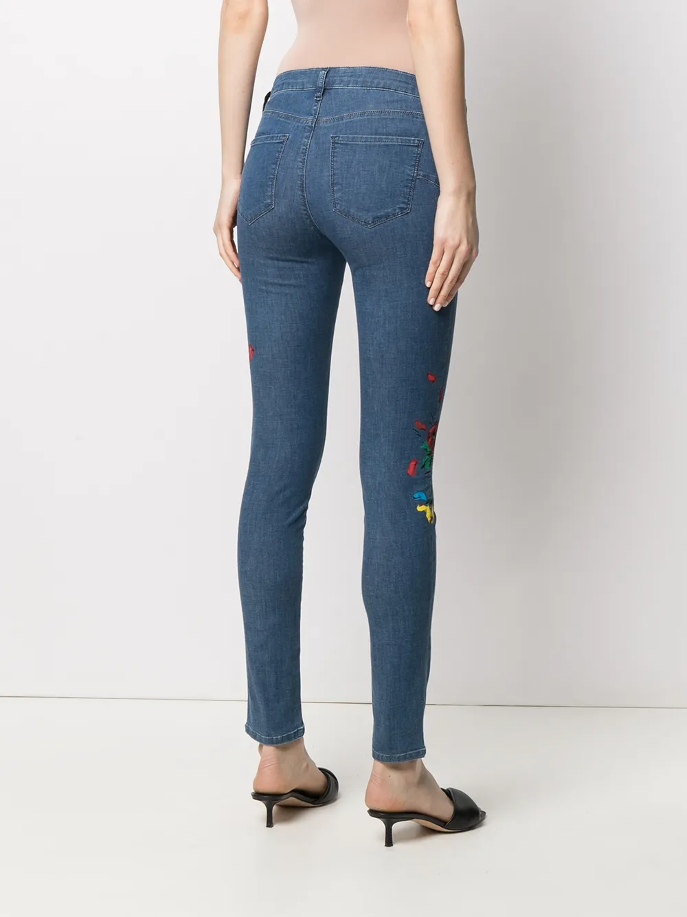 фото Love moschino джинсы скинни с цветочным принтом