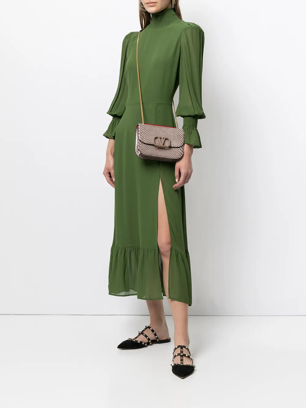 фото Valentino garavani сумка через плечо vsling со змеиным принтом