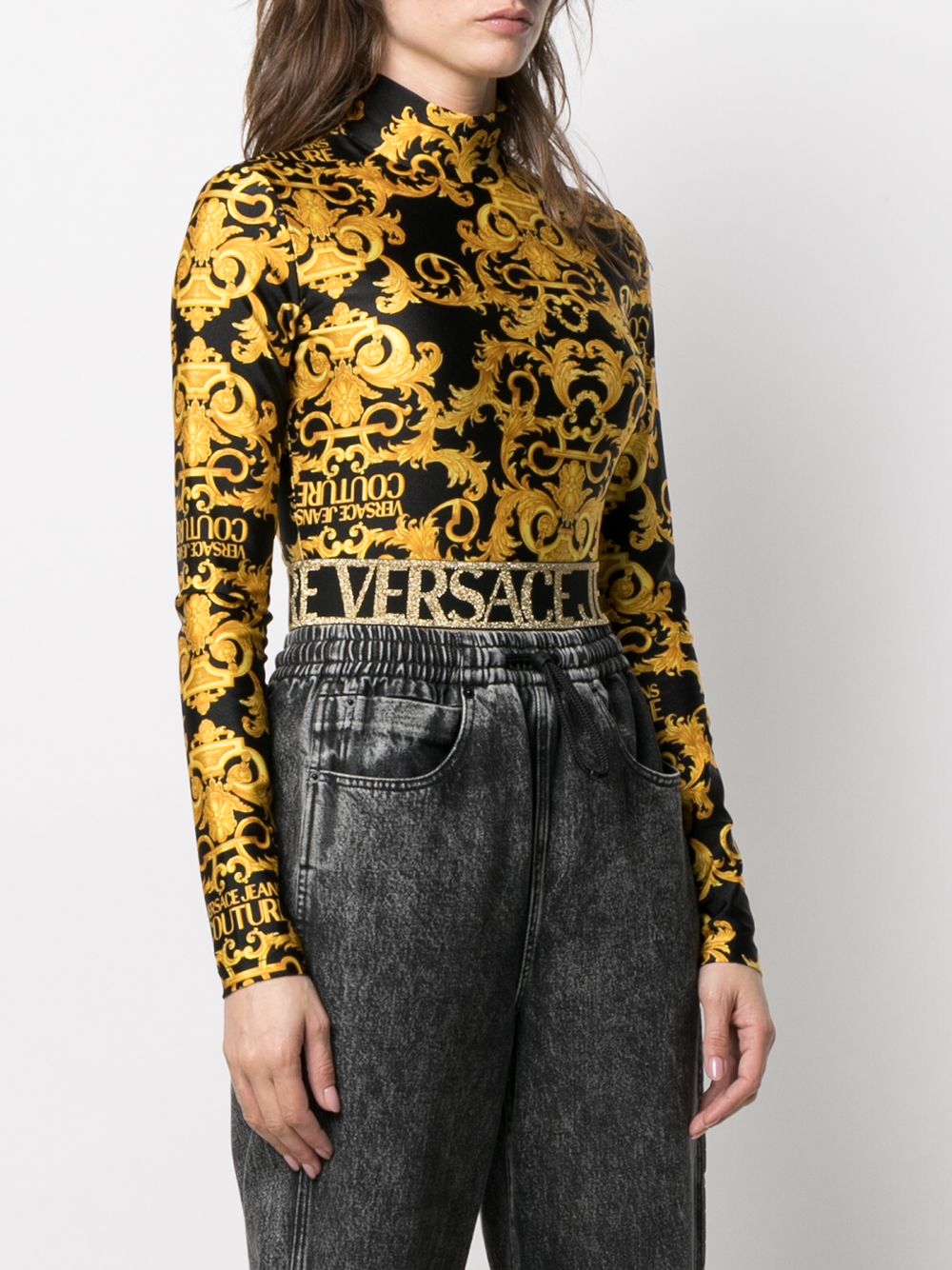 фото Versace jeans couture укороченный топ с принтом barocco