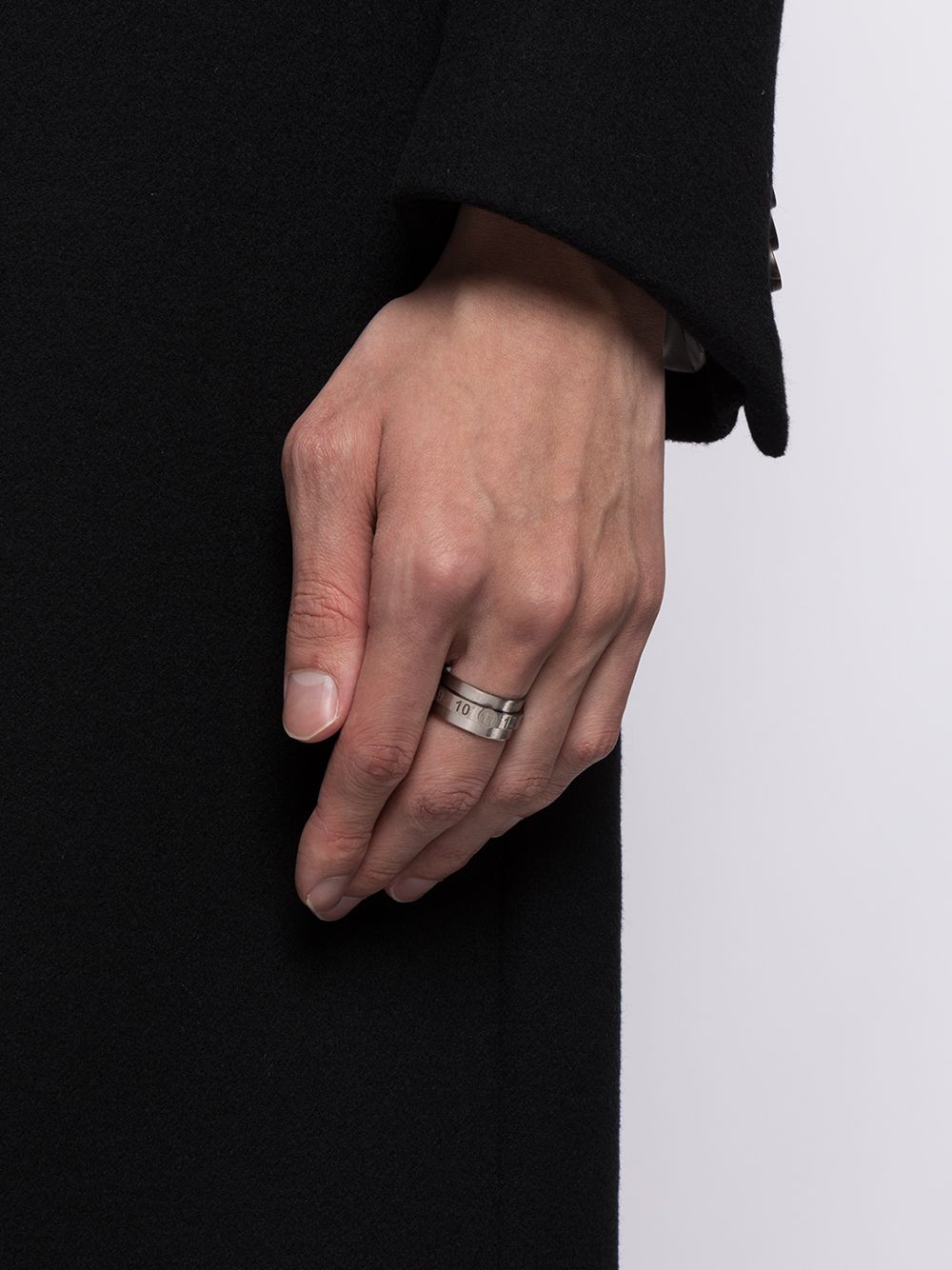 фото Maison margiela серебряное кольцо с гравировкой
