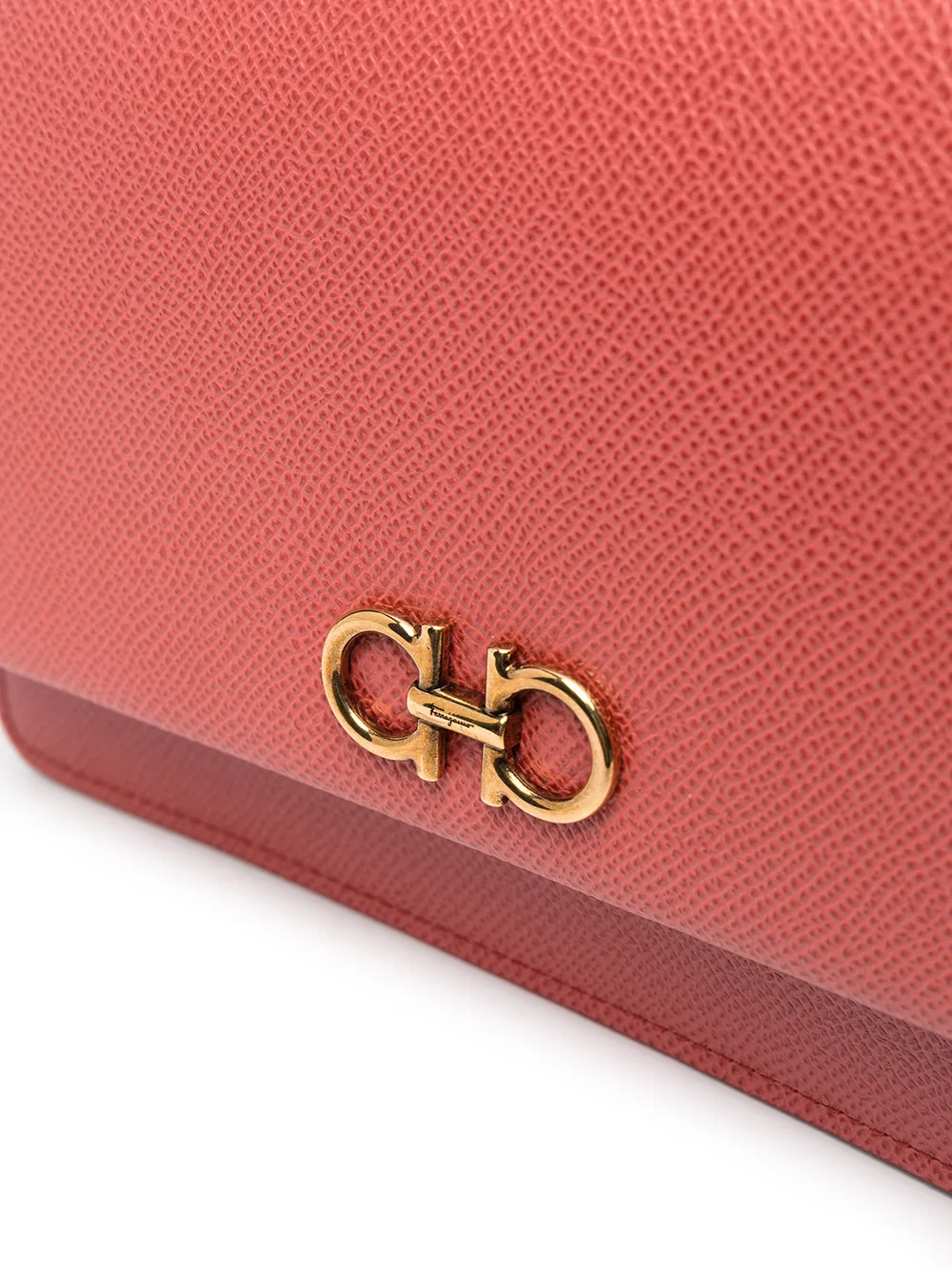 фото Salvatore ferragamo мини-сумка с декором gancini