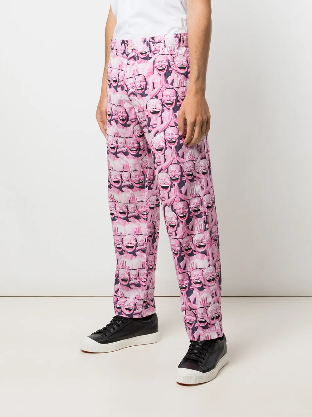 фото Comme des garçons shirt брюки yue minjun с графичным принтом