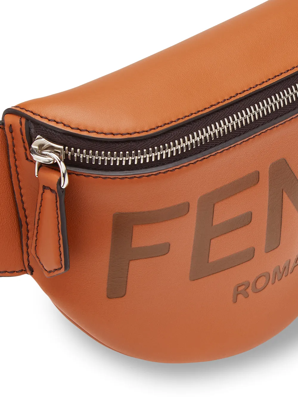 фото Fendi маленькая поясная сумка с тисненым логотипом