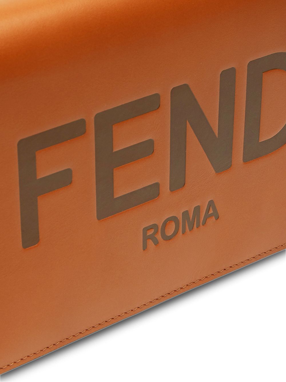 фото Fendi сумка wallet on chain среднего размера