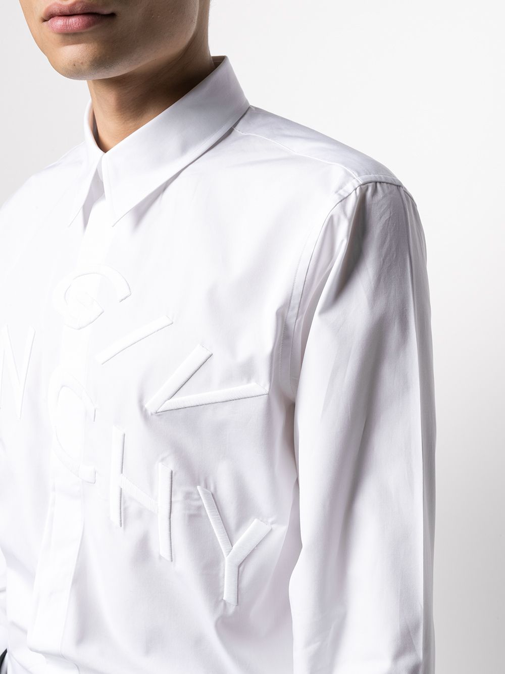 фото Givenchy рубашка с длинными рукавами и нашивкой-логотипом
