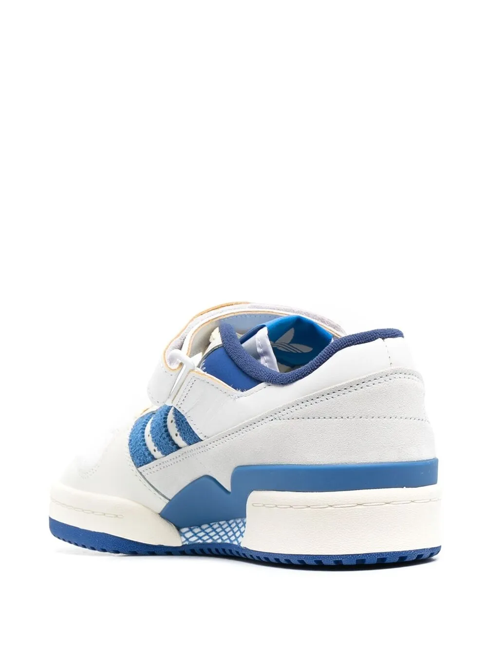 фото Adidas кроссовки с логотипом