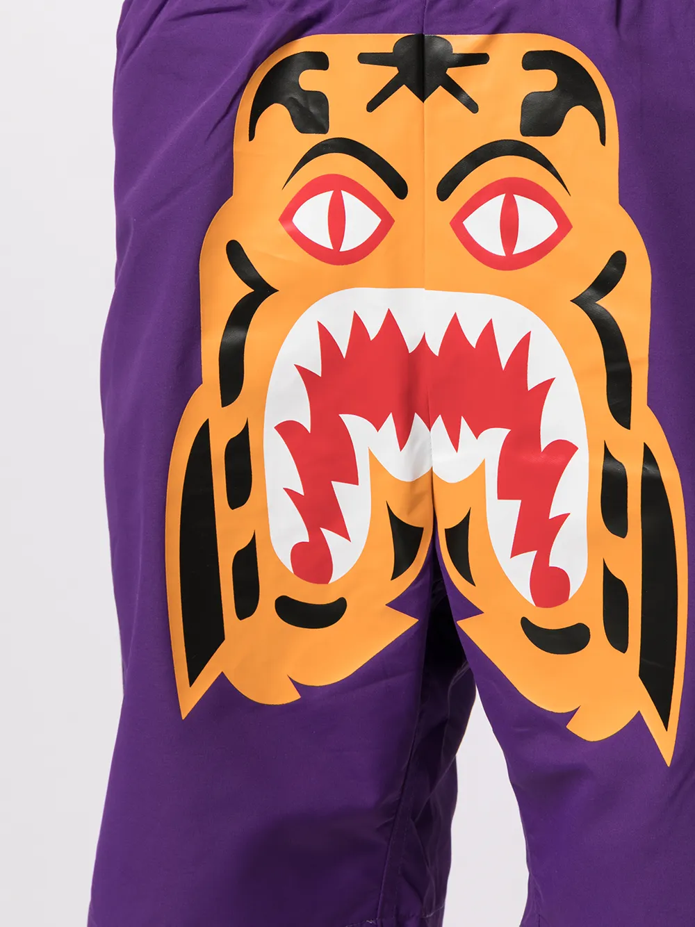 фото A bathing ape® шорты с эластичным поясом и принтом tiger