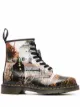 Imagem 1 de Dr. Martens Bota com cadarço e estampa gráfica