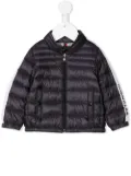 Moncler Enfant logo-sleeve feather-down padded jacket - Blue