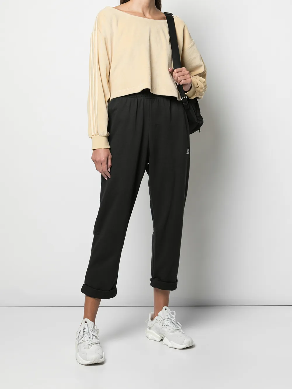 фото Adidas спортивные брюки с вышивкой