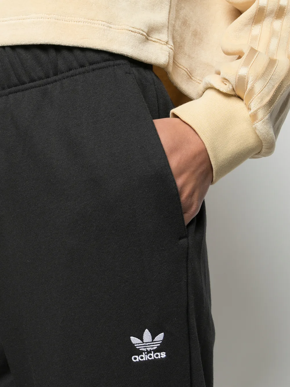 фото Adidas спортивные брюки с вышивкой