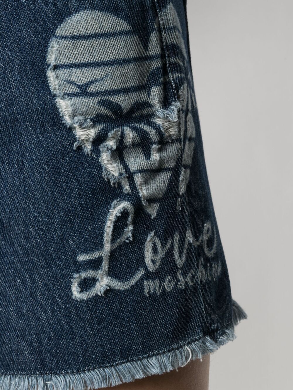 фото Love moschino джинсовые шорты с бахромой
