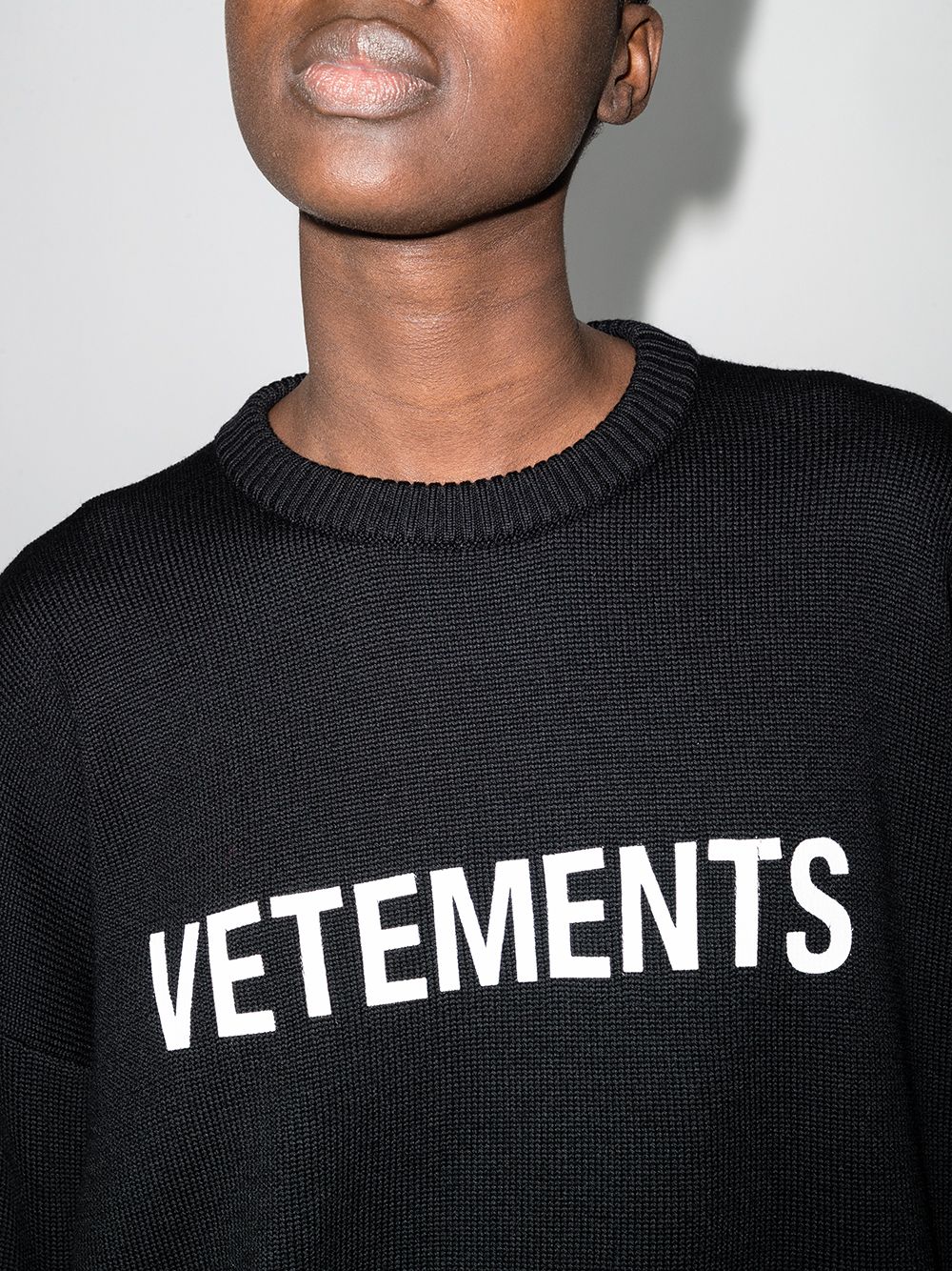 фото Vetements джемпер с круглым вырезом и логотипом