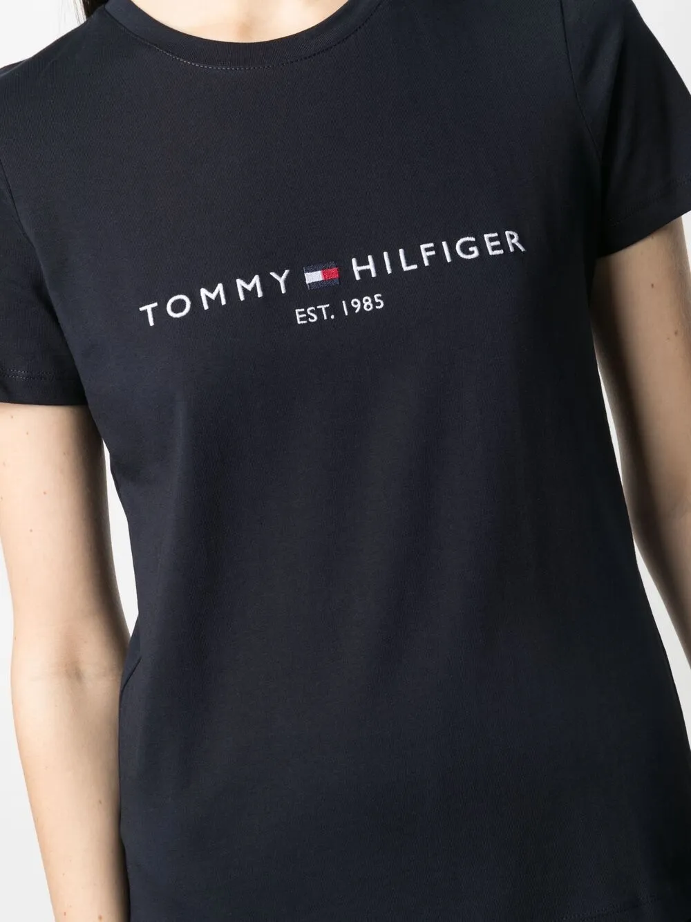 фото Tommy hilfiger футболка с круглым вырезом и вышитым логотипом