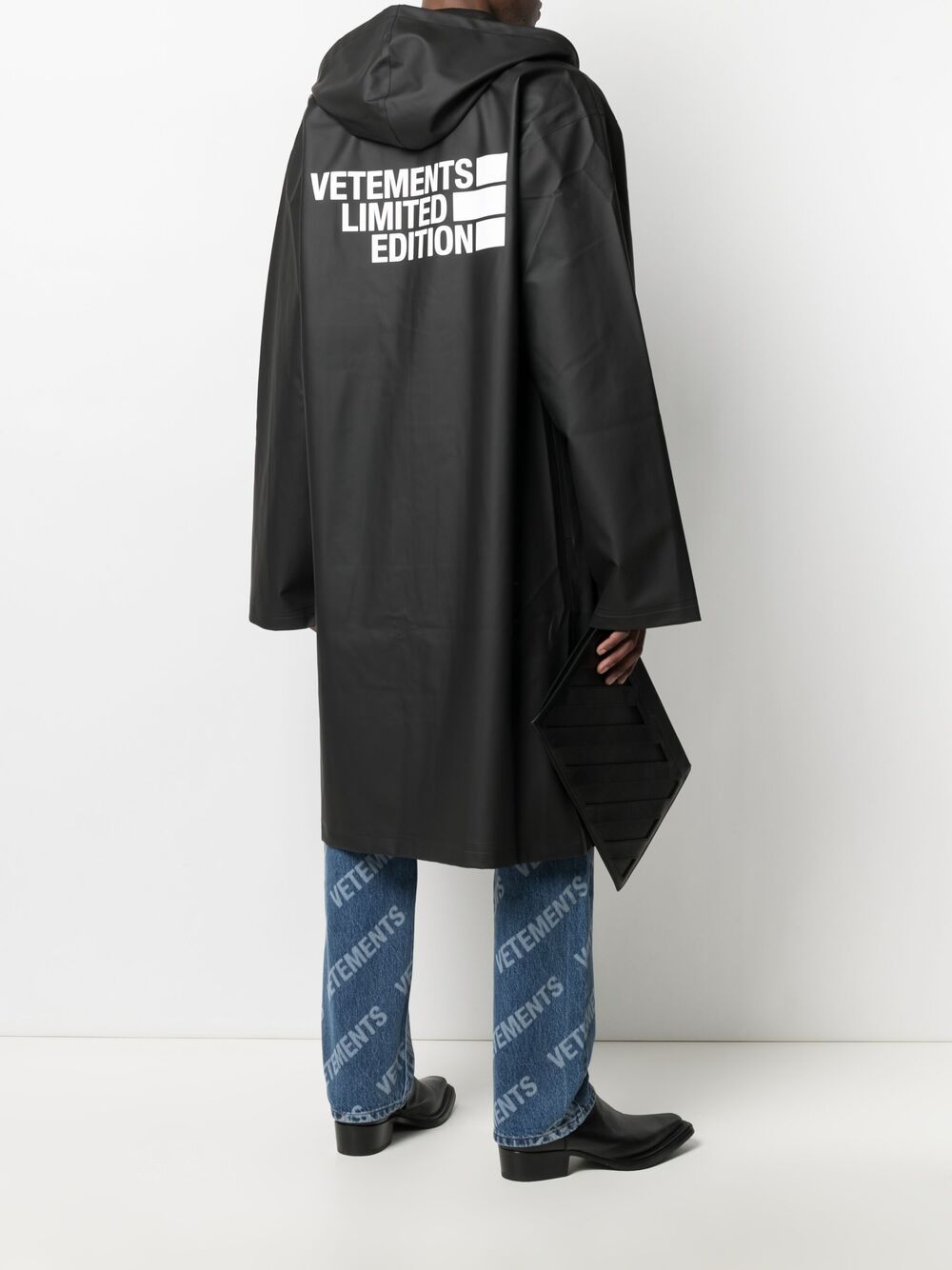 фото Vetements плащ с логотипом