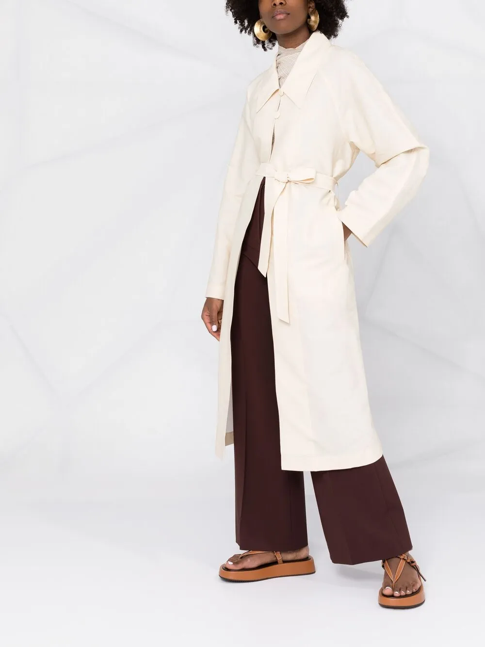 фото Le 17 septembre пальто с поясом и заостренным воротником