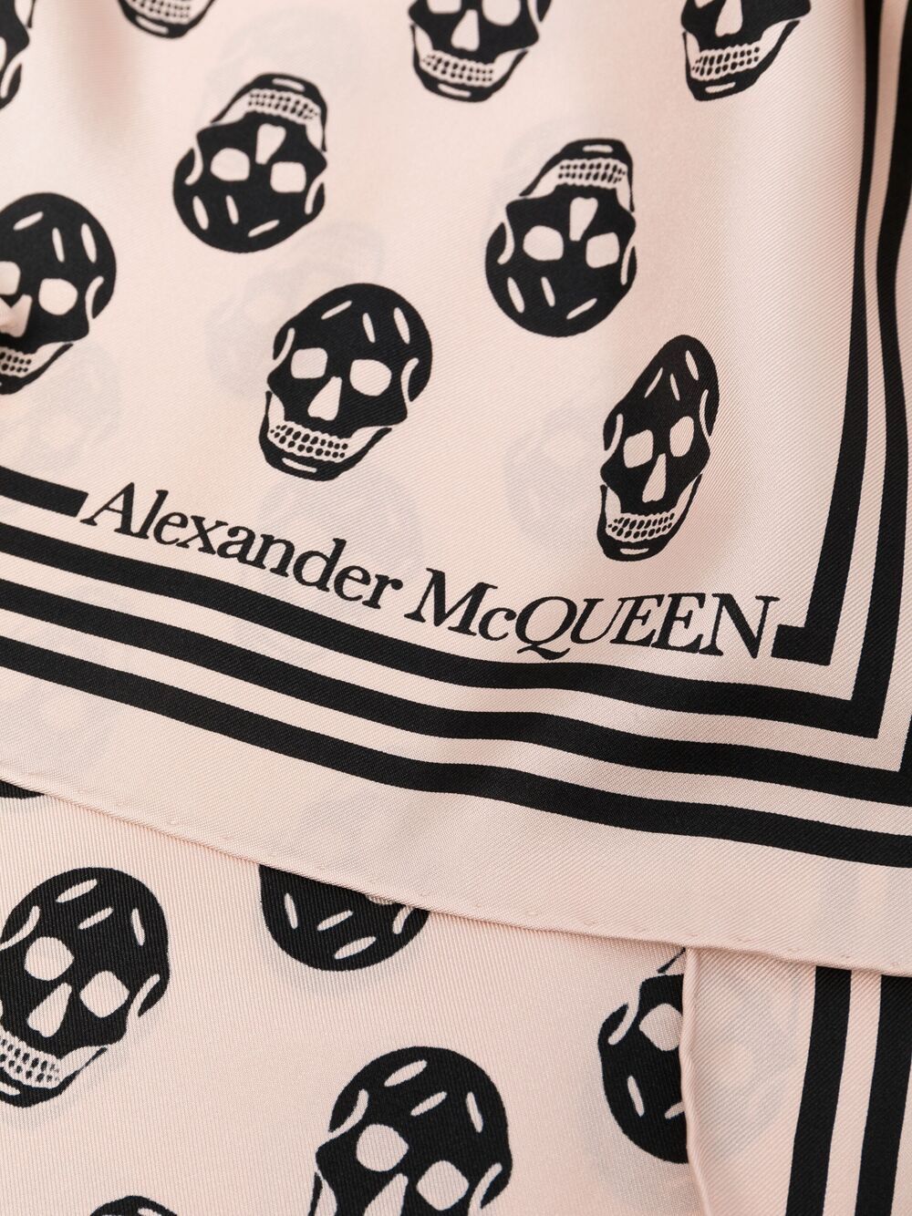 фото Alexander mcqueen платок с принтом