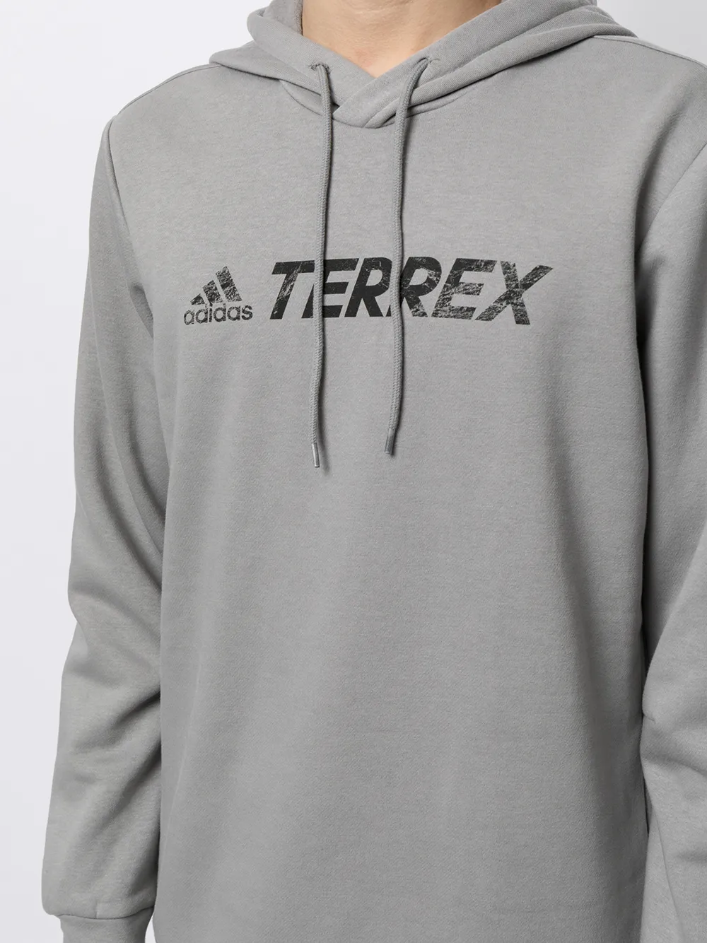 фото Adidas худи с логотипом из коллаборации с terrex