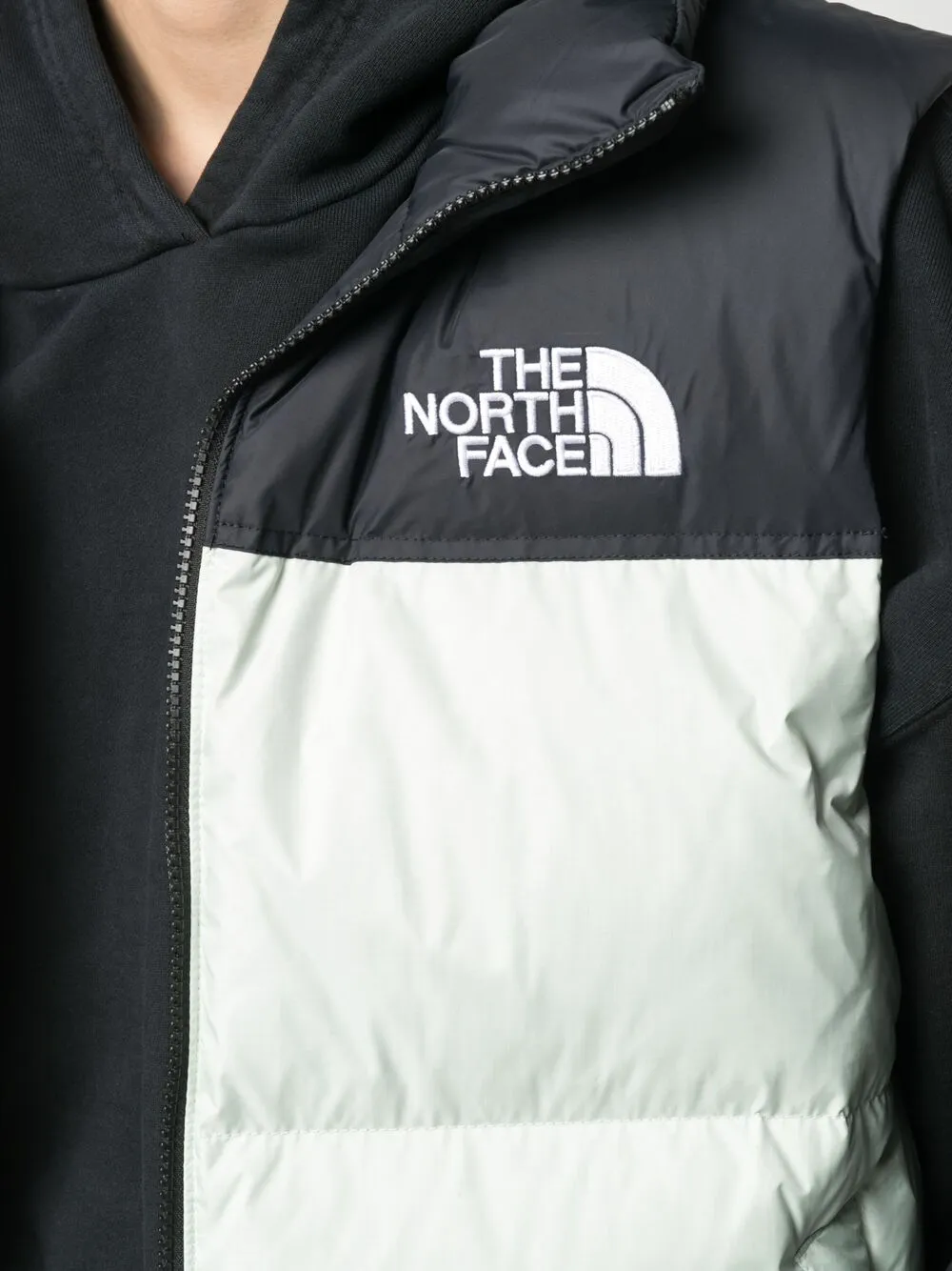 фото The north face дутый жилет в стиле колор-блок