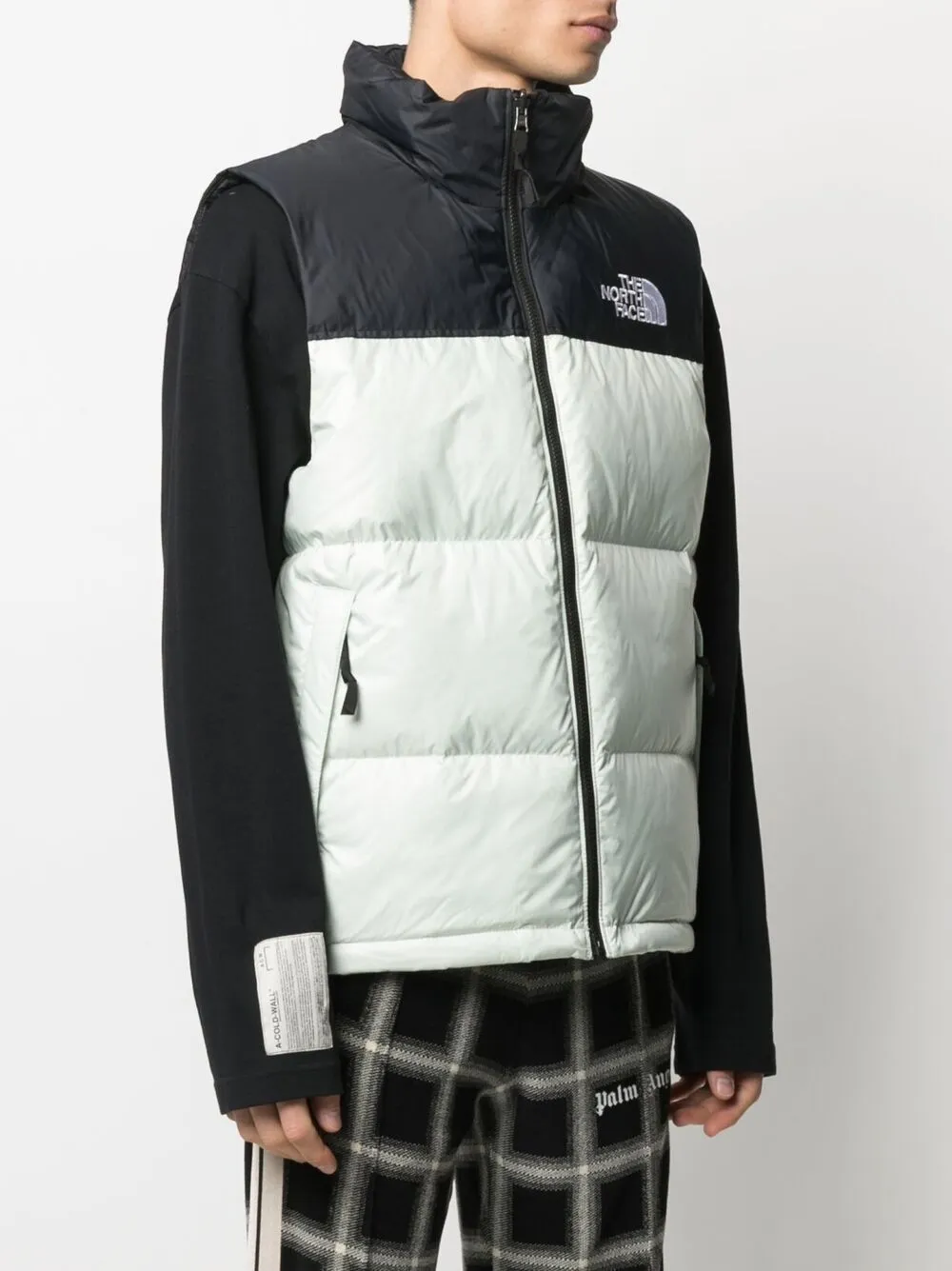 фото The north face дутый жилет в стиле колор-блок