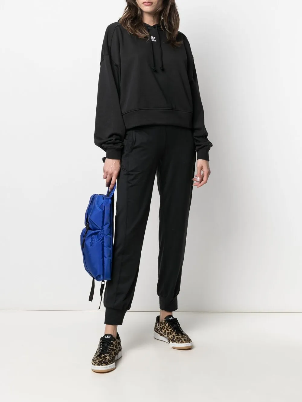 фото Adidas укороченное худи essentials с логотипом