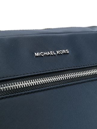 logo-strap laptop bag展示图