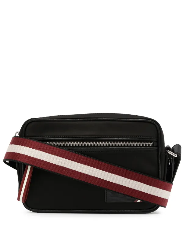 zip up shoulder bag
