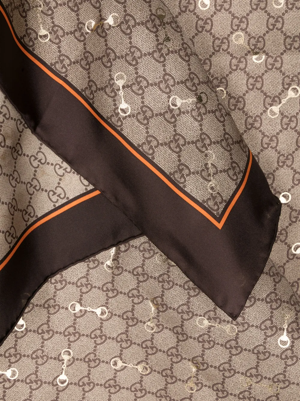 GUCCI GGビー パターン シルクスカーフ GUCCI GGビー パターン シルク