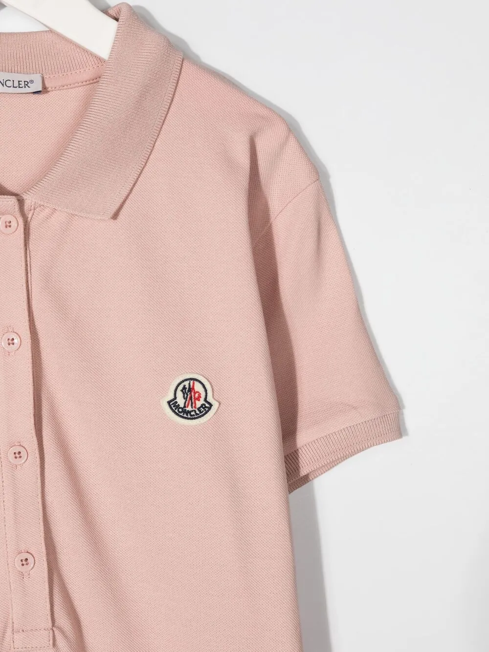 фото Moncler enfant платье поло с нашивкой-логотипом