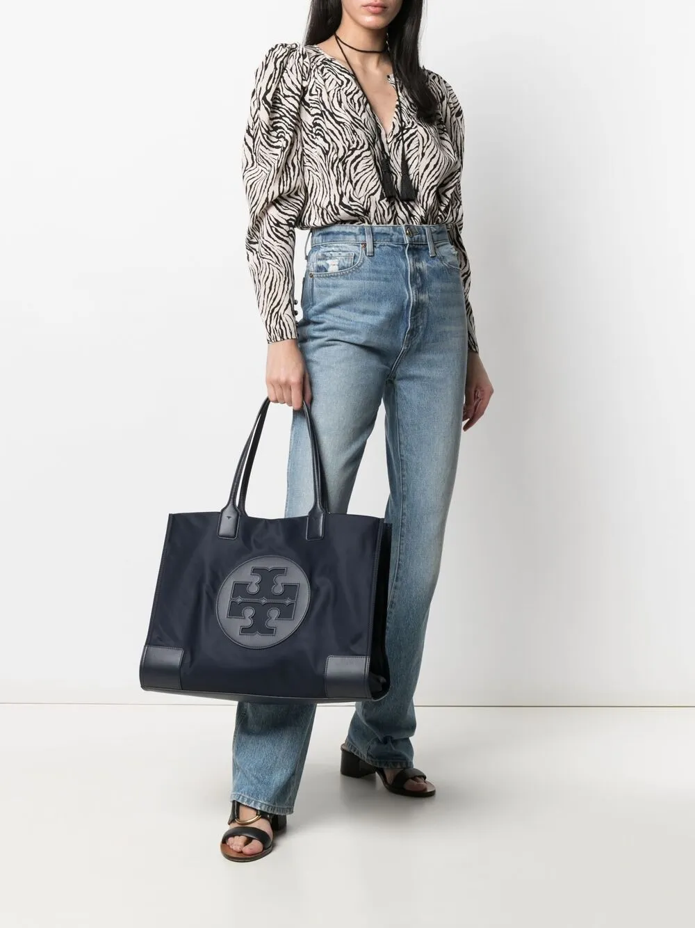 фото Tory burch сумка-тоут с тисненым логотипом