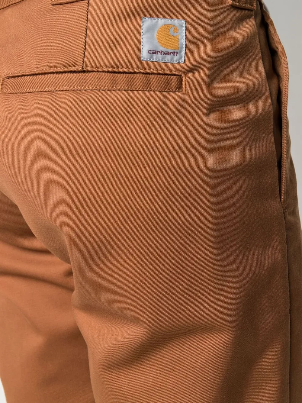 фото Carhartt wip шорты чинос с нашивкой-логотипом