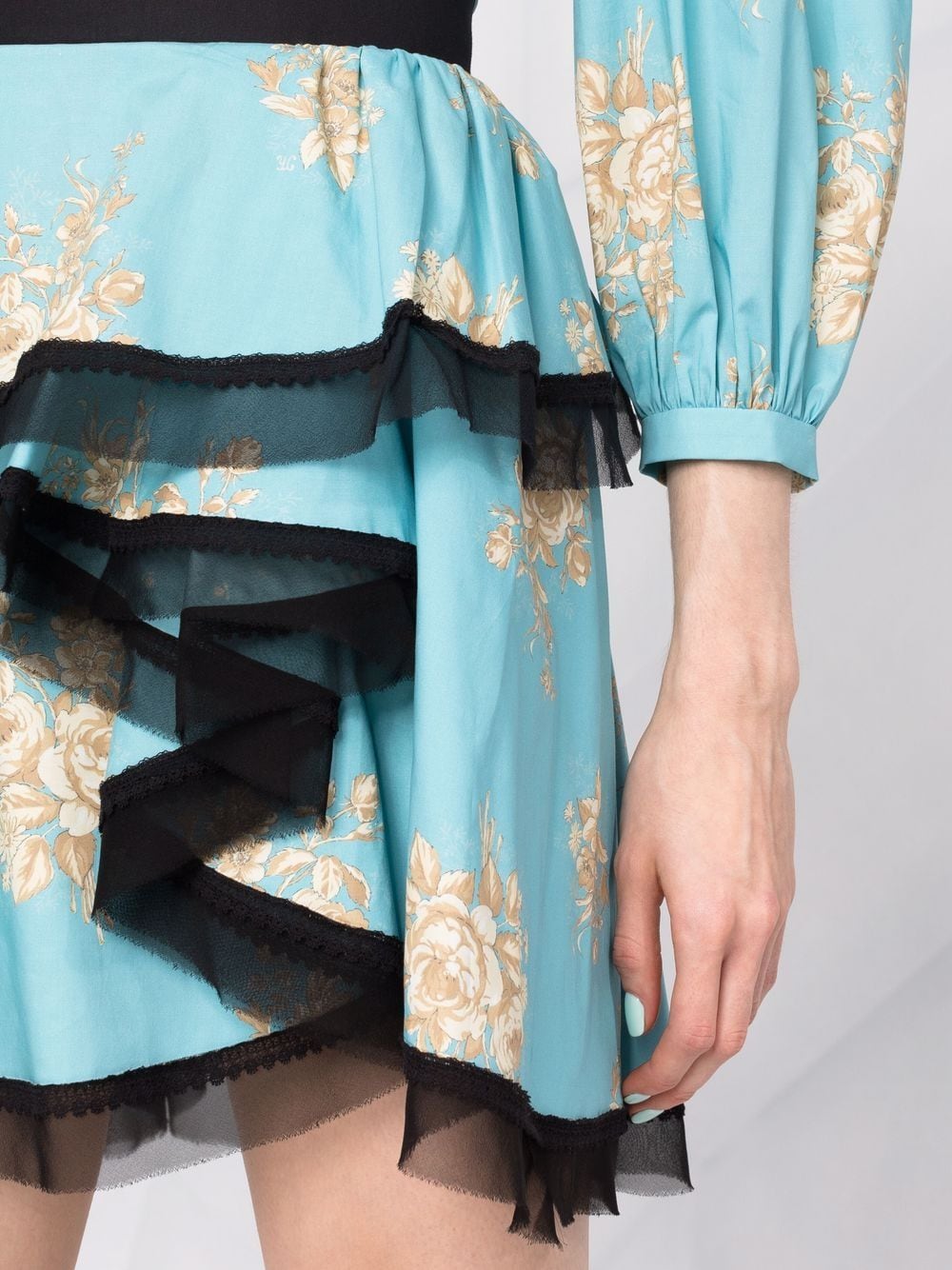 фото Ulyana sergeenko юбка асимметричного кроя с цветочным принтом