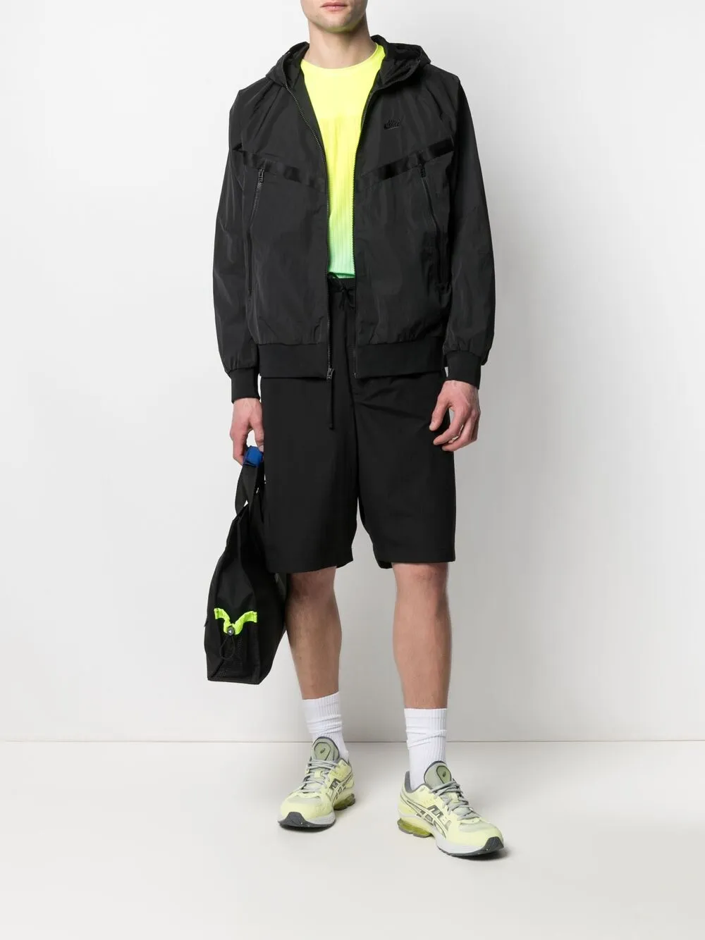 фото Nike куртка с капюшоном и вышивкой