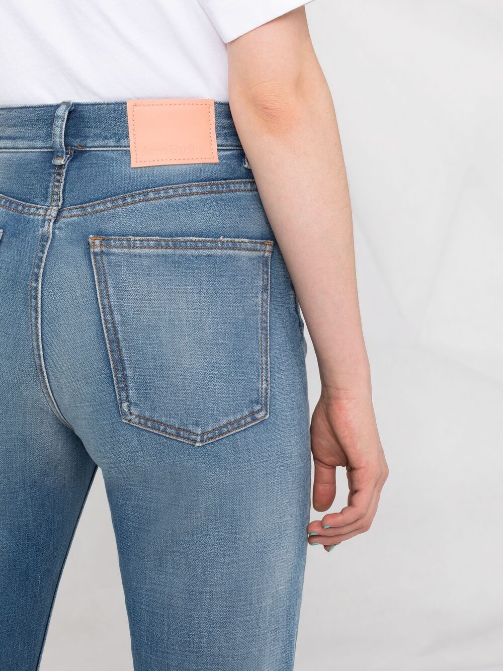 фото Acne studios прямые джинсы с эффектом потертости