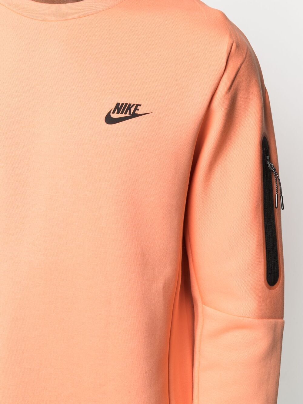 фото Nike толстовка sportswear tech с круглым вырезом