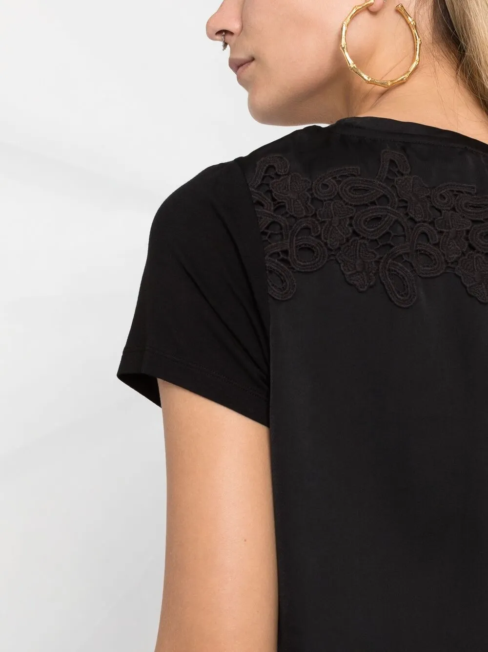 фото Boss футболка с цветочной вышивкой