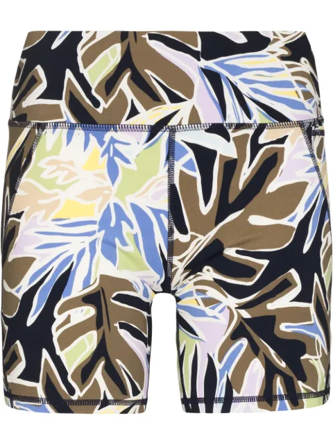 Sweaty Betty شورت رياضي ضيق 'باور' بطبعة أوراق شجر