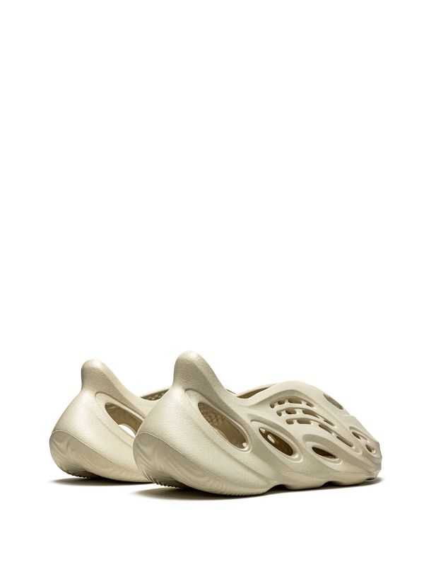 adidas YEEZY Foam Runner "Sand"メンズ