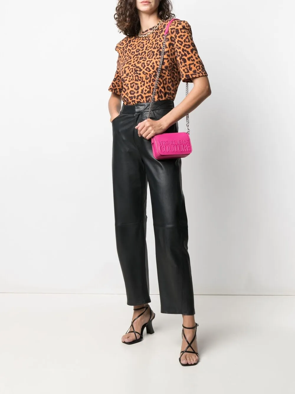 фото Versace jeans couture сумка на плечо с тисненым логотипом