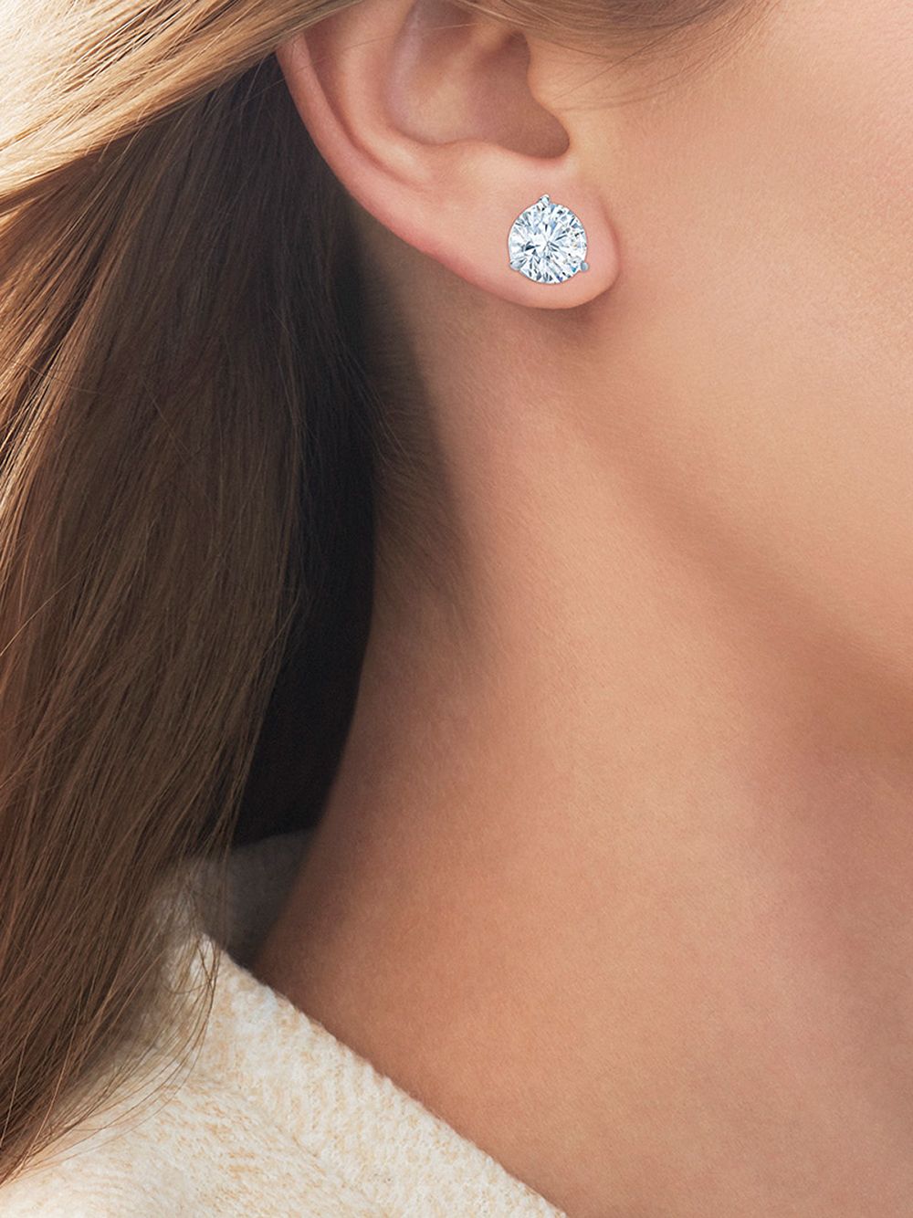 фото Kwiat round diamond stud earrings