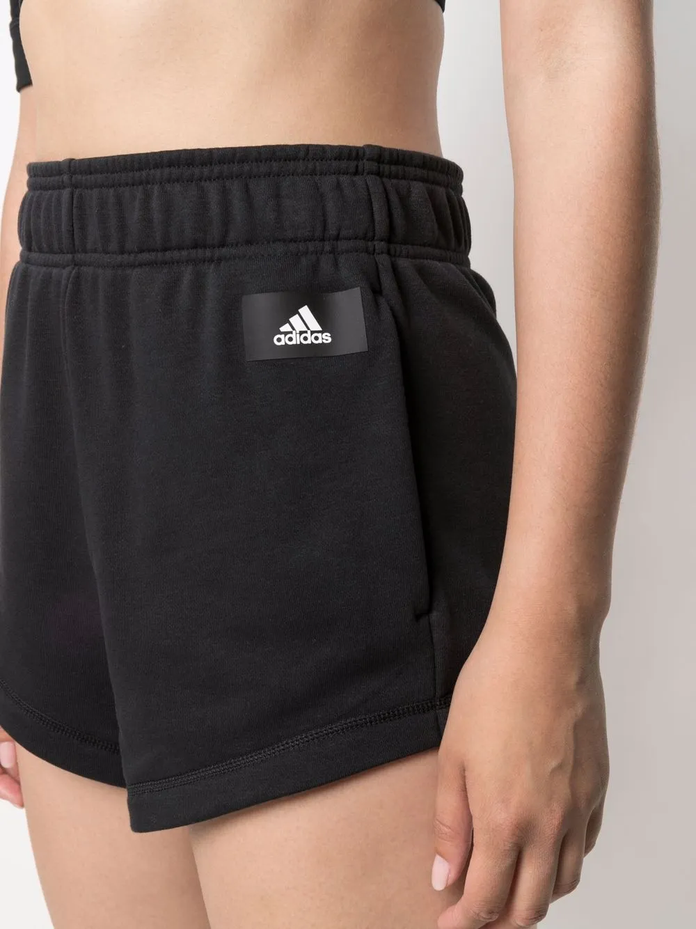 фото Adidas шорты с нашивкой-логотипом