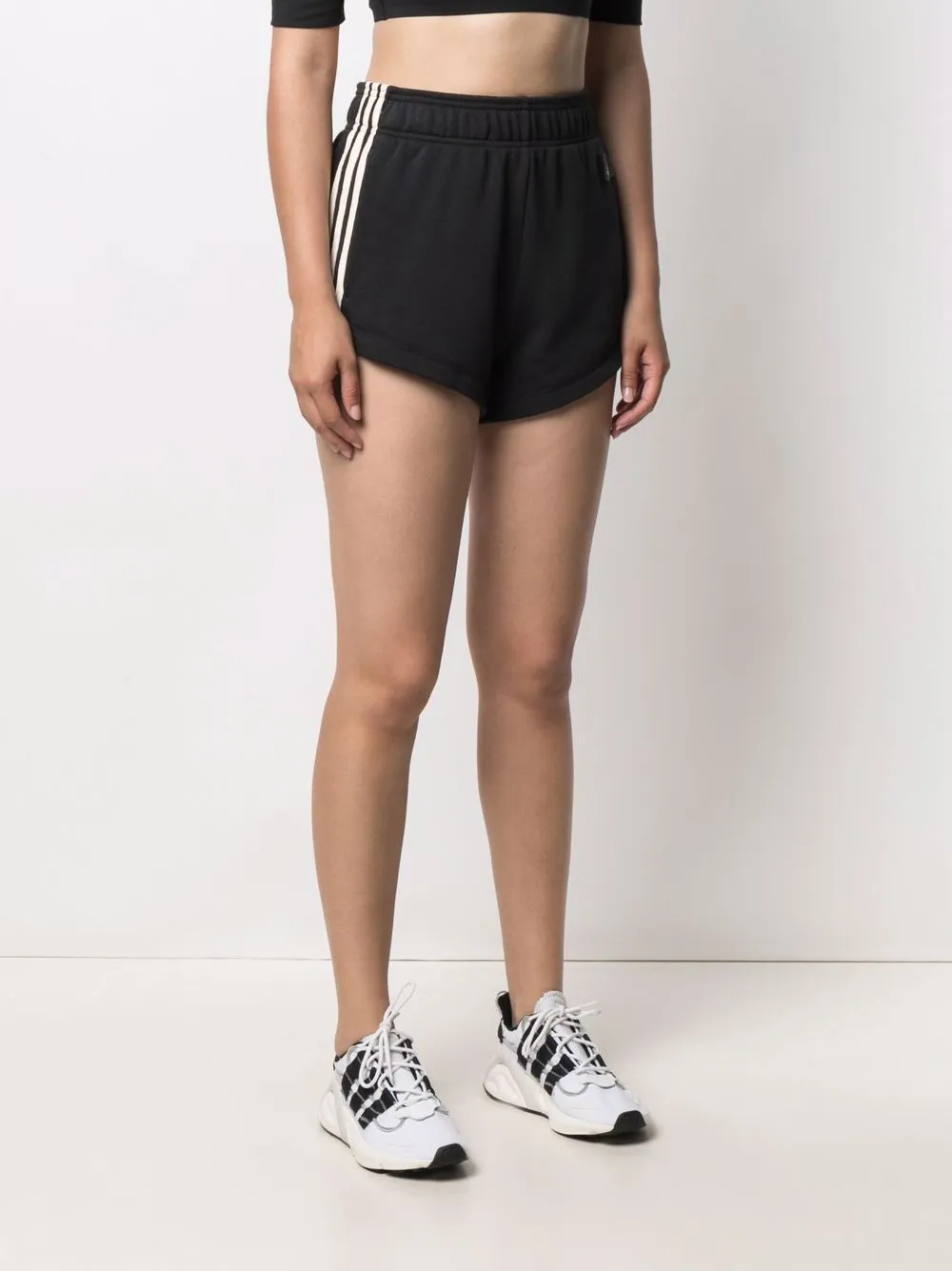 фото Adidas шорты с нашивкой-логотипом