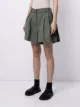 sacai pantalones cortos con pinzas