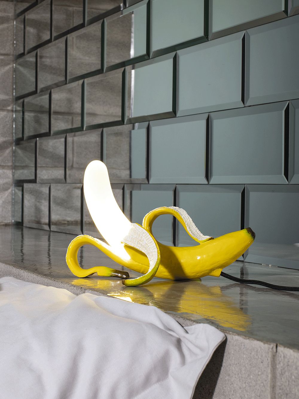 фото Seletti banana glass lamp