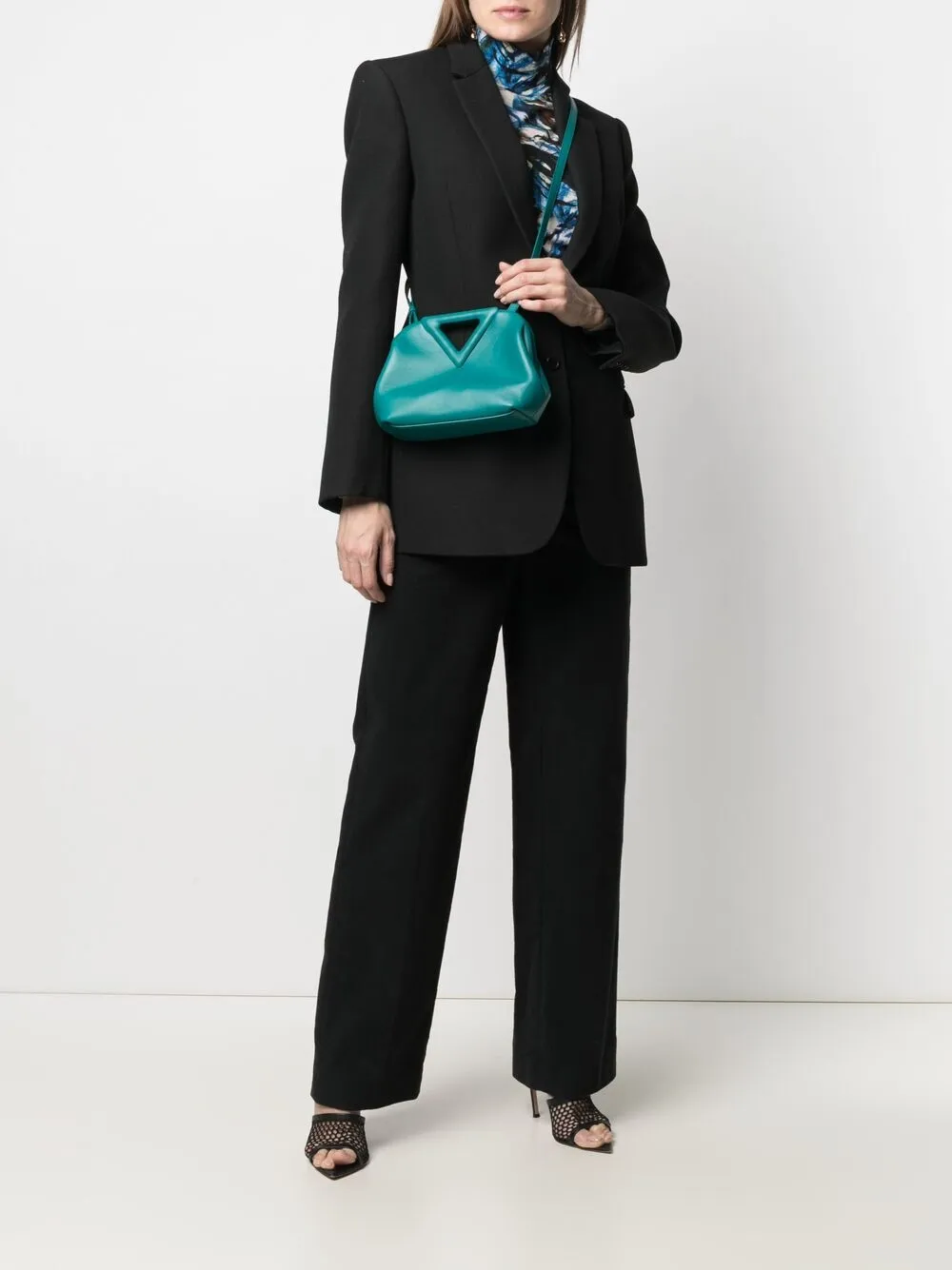 фото Bottega veneta сумка с треугольными верхними ручками