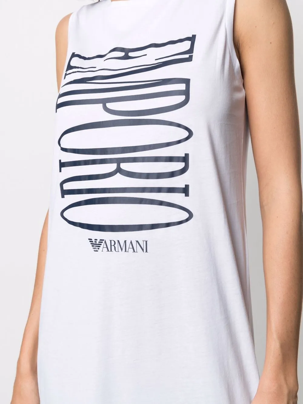 фото Emporio armani топ оверсайз с логотипом и разрезами