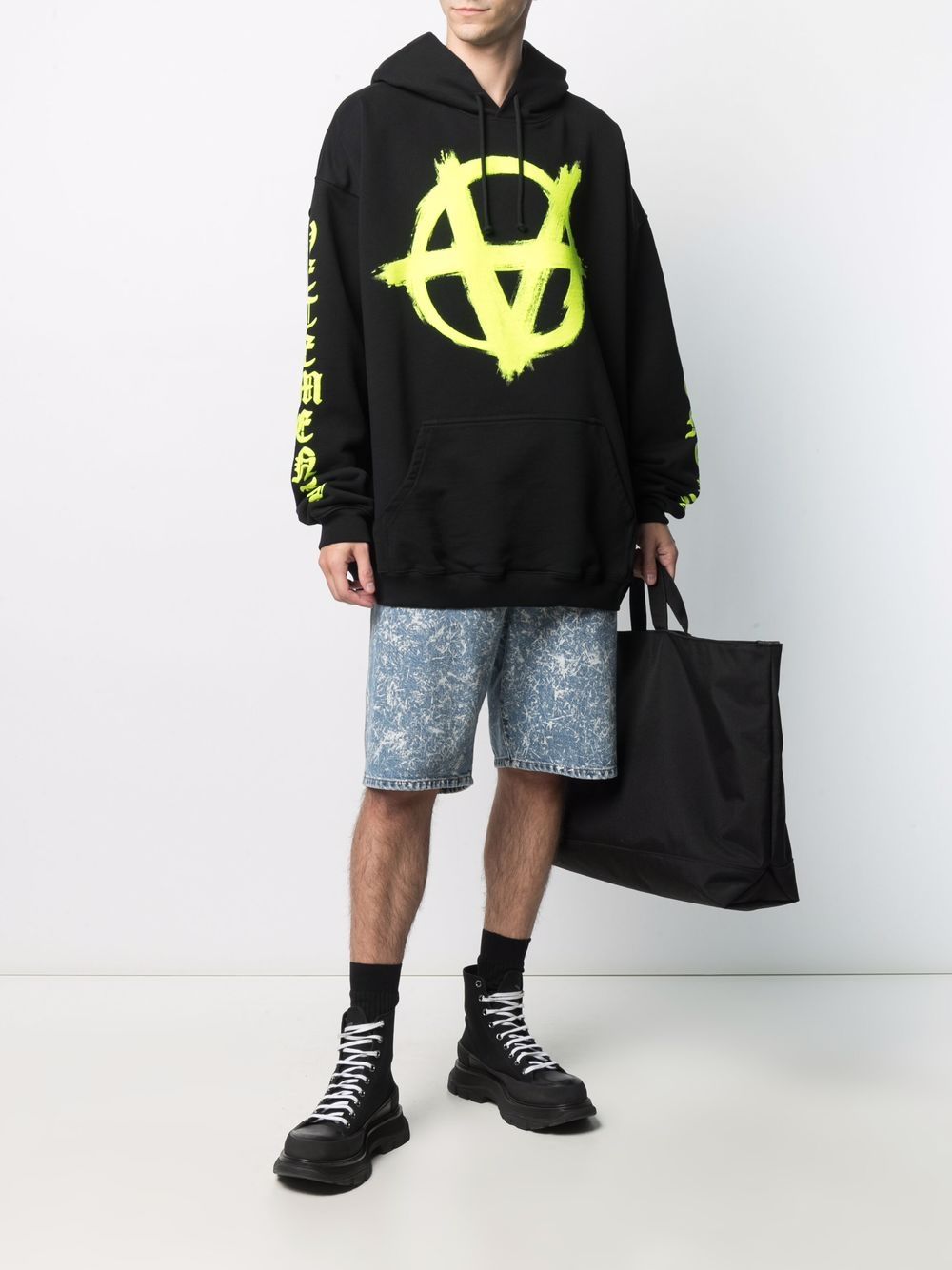 Худи anarchy. Худи vetements Anarchy. Vetements худи Anarchy Gothic с логотипом. Vetements Anarchy худи черное. Vetements Анархия толстовка.