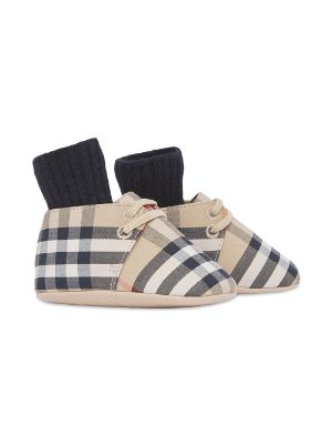 etiket Punt Broer Burberry Kids schoenen voor baby's - Shop nu online bij FARFETCH
