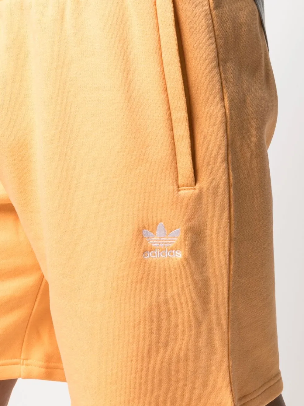 фото Adidas спортивные шорты с вышитым логотипом